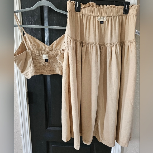 Universal Thread Tan Highwaist Skirt And Crop Shirt Set - Picture 3 of 5
